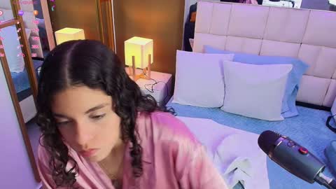 Anahi  online show from February 6, 7:51 pm