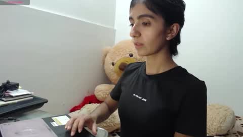 Anahi Browns online show from March 18, 9:31 pm