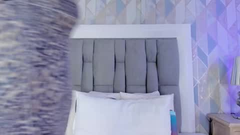   online show from October 4, 11:49 am