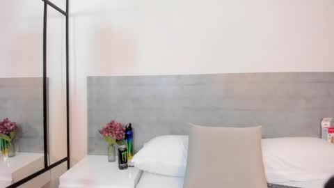 Snapshot of analiawhite chatting on October 18, 12:52 pm analiawhite online show from October 18, 12:52 pm