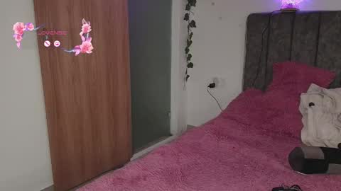 Andra de la Rosse online show from April 28, 2:27 am