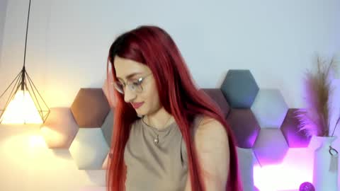 Snapshot of andracyruss chatting on January 2, 2:13 pm Andra Cyrus online show from January 2, 2:13 pm