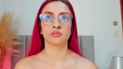 Snapshot of andracyruss chatting on February 18, 11:33 am Andra Cyrus online show from February 18, 11:33 am