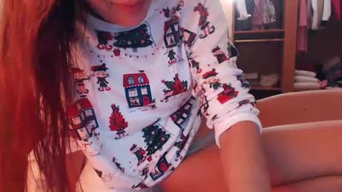 Snapshot of andrasweetie chatting on December 22, 7:44 am Andra online show from December 22, 7:44 am
