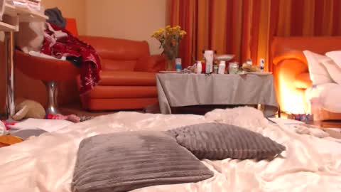 Snapshot of andrasweetie chatting on September 28, 12:50 am Andra online show from September 28, 12:50 am