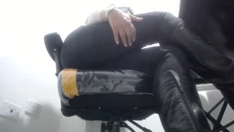 Snapshot of andrea_teacher chatting on February 19, 11:14 pm Andrea Model trainer Luxury ST online show from February 19, 11:14 pm
