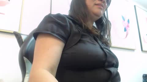 Snapshot of andrea_teacher chatting on October 22, 11:21 pm Andrea Model trainer Luxury ST online show from October 22, 11:21 pm