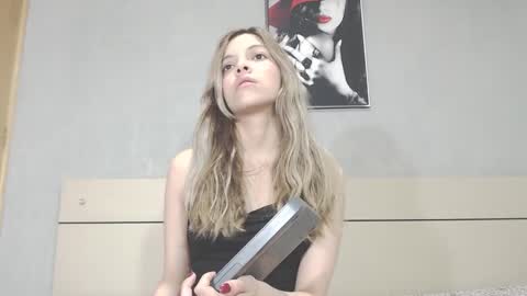 Snapshot of andreau_19 chatting on January 8, 2:03 pm andreau 19 online show from January 8, 2:03 pm