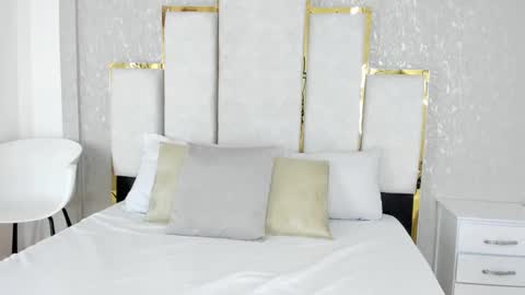 Andy bluee  online show from December 22, 3:22 am