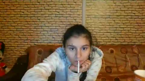 andr33a online show from November 16, 9:37 pm