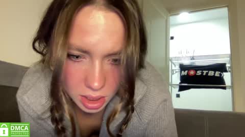 Snapshot of angel_from_sky chatting on December 7, 11:40 am Greetings Jess online show from December 7, 11:40 am