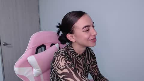 Angel Girl online show from February 20, 9:04 pm