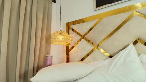 Nicolle  online show from February 11, 12:06 pm