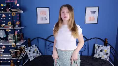 angela__williams online show from December 12, 5:48 pm