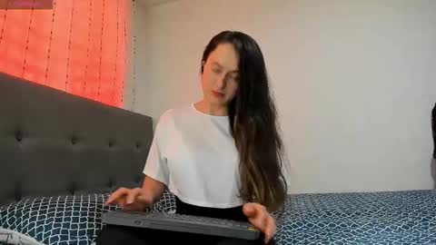 Snapshot of angela_nix chatting on December 23, 3:01 pm angela_nix online show from December 23, 3:01 pm