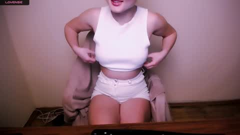 Snapshot of angelalice_ chatting on March 10, 8:06 am Alice online show from March 10, 8:06 am