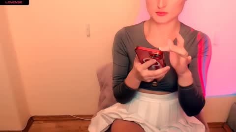 Snapshot of angelalice_ chatting on October 6, 12:22 pm Alice online show from October 6, 12:22 pm
