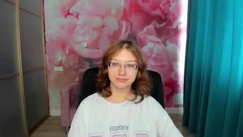Snapshot of angelinalow chatting on October 20, 11:24 am AngelinaLow online show from October 20, 11:24 am