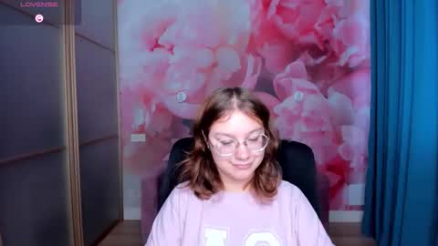 AngelinaLow online show from November 3, 12:31 pm