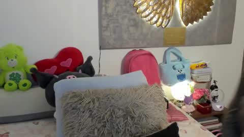 Angeline Smith  online show from November 13, 7:18 am