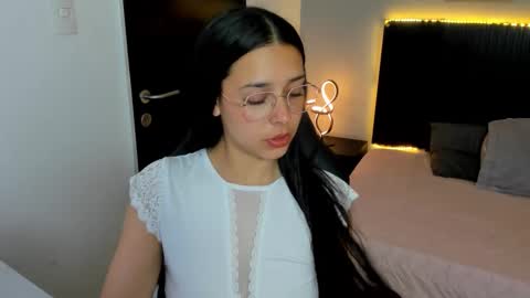 Snapshot of angeline_davies chatting on October 22, 3:55 am angeline_davies online show from October 22, 3:55 am