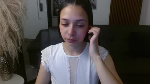 Snapshot of angeline_davies chatting on February 21, 12:28 pm angeline_davies online show from February 21, 12:28 pm