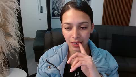 Snapshot of angeline_davies chatting on February 26, 10:11 pm angeline_davies online show from February 26, 10:11 pm
