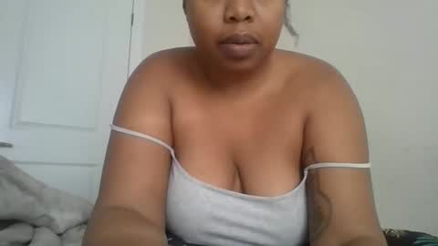 Snapshot of angeliquebelcaliz chatting on February 23, 2:39 pm angeliquebelcaliz online show from February 23, 2:39 pm