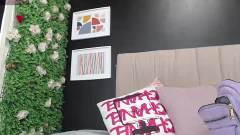 Snapshot of angelitawild_ chatting on March 9, 7:48 pm angel online show from March 9, 7:48 pm