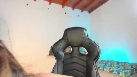 angelmooneyes online show from December 20, 4:49 am