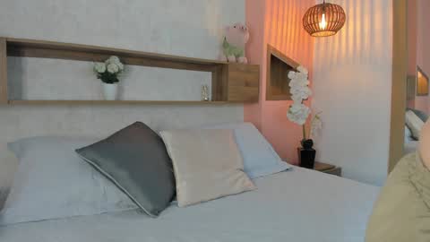 angelrose2323 online show from December 6, 1:40 am