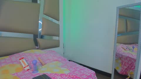 Snapshot of angely_js chatting on March 3, 10:07 pm angely_js online show from March 3, 10:07 pm