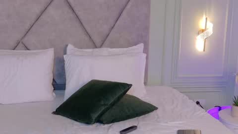 angely_perry online show from April 14, 4:01 am