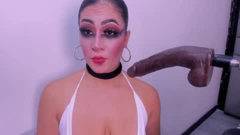 Snapshot of angie_will chatting on September 12, 9:00 pm A N G I E. online show from September 12, 9:00 pm