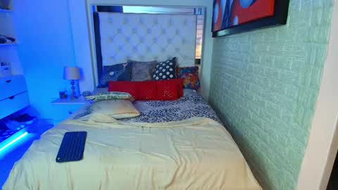 Snapshot of anielli69 chatting on February 10, 12:41 am laura online show from February 10, 12:41 am
