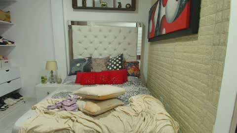 Snapshot of anielli69 chatting on January 17, 4:15 pm laura online show from January 17, 4:15 pm