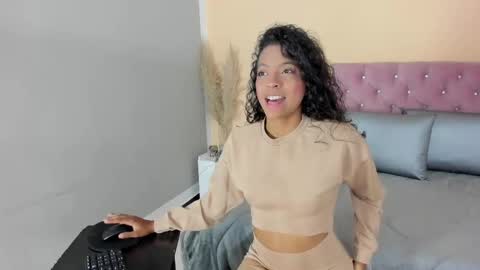 Snapshot of aniie_bby_4u chatting on October 9, 2:37 am Any online show from October 9, 2:37 am