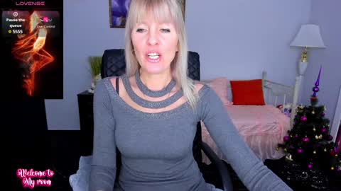 Snapshot of anita_tayson chatting on December 21, 6:41 am Anita online show from December 21, 6:41 am