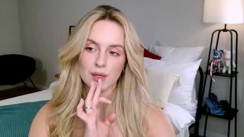 Anita online show from October 12, 3:47 pm