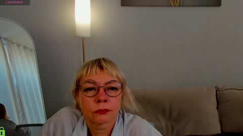 ann_annise online show from March 28, 10:04 am