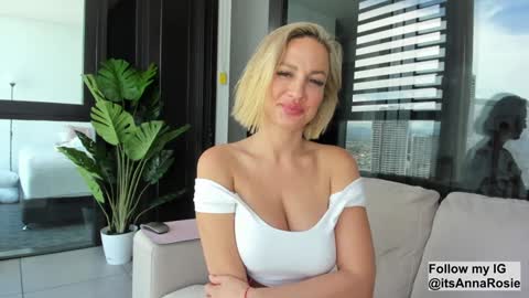 Snapshot of anna_royale chatting on January 14, 1:26 am Anna online show from January 14, 1:26 am