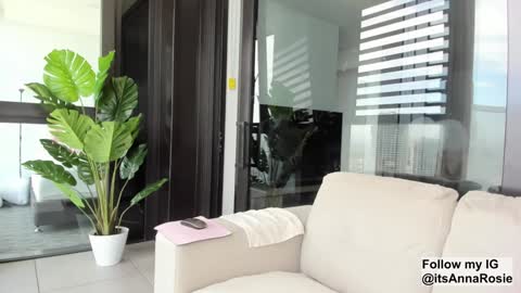 Snapshot of anna_royale chatting on December 21, 4:19 am Anna online show from December 21, 4:19 am