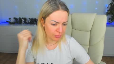 anna_snow9 online show from December 15, 7:08 pm