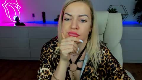 Snapshot of anna_snow9 chatting on September 9, 1:33 pm anna_snow9 online show from September 9, 1:33 pm