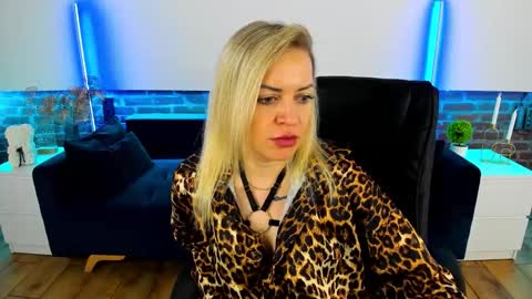 Snapshot of anna_snow9 chatting on September 23, 12:14 pm anna_snow9 online show from September 23, 12:14 pm