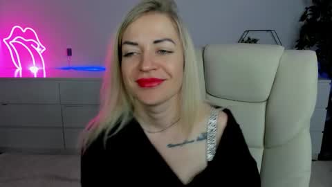 Snapshot of anna_snow9 chatting on September 28, 12:21 pm anna_snow9 online show from September 28, 12:21 pm