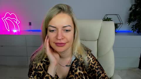 Snapshot of anna_snow9 chatting on September 27, 12:01 pm anna_snow9 online show from September 27, 12:01 pm