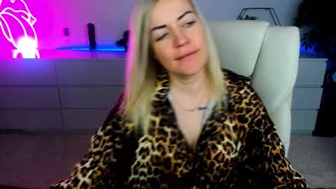 Snapshot of anna_snow9 chatting on September 16, 6:38 pm anna_snow9 online show from September 16, 6:38 pm