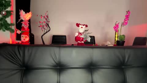 Snapshot of annaa__ chatting on December 25, 12:59 am annaa__ online show from December 25, 12:59 am