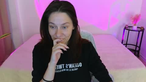 annaabels online show from October 4, 5:35 am